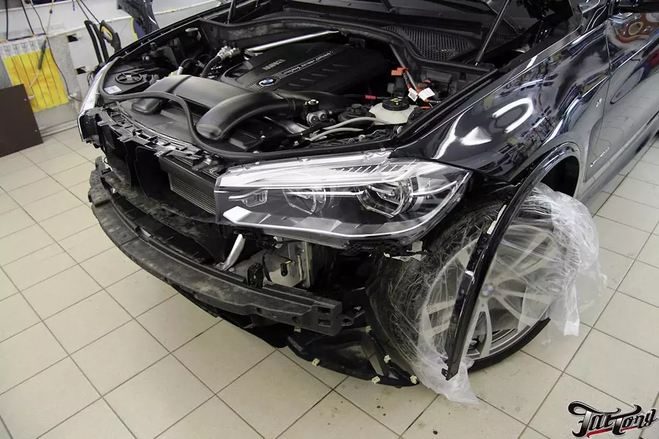 BMW X5 (F15). Защита передней части автомобиля полиуретаном Suntek PPF.